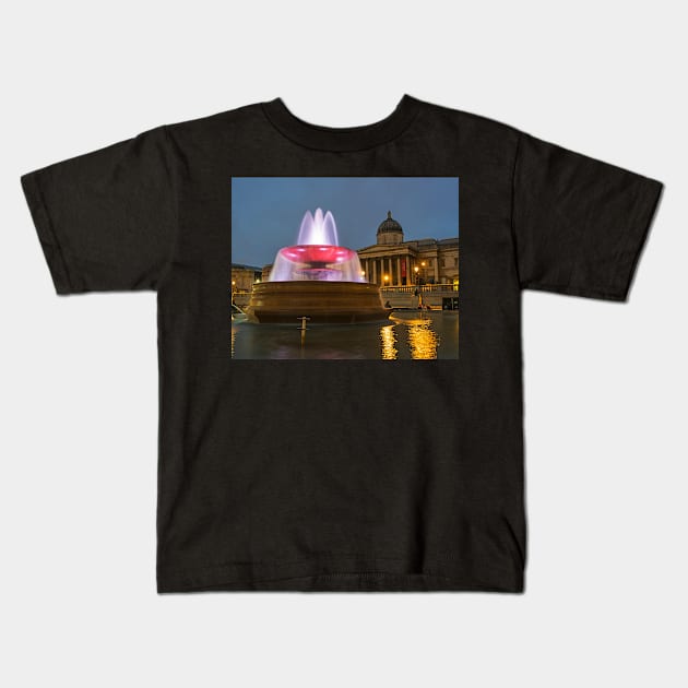 Trafalgar Square London UK Fountain United Kingdom Kids T-Shirt by WayneOxfordPh